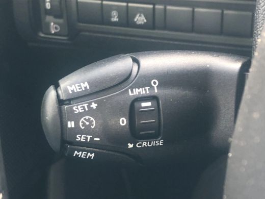 Peugeot 308 1.2 PureTech Blue Lease Premium | Airco (automatisch) | Apple Carplay/Android Auto | Denon HiFi g... ActivLease financial lease