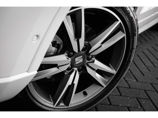 Seat Ateca SEAT FR Business Intense | Achteruitrijcamera | Airconditioning automatisch met 2-zone-temperatuu... ActivLease financial lease