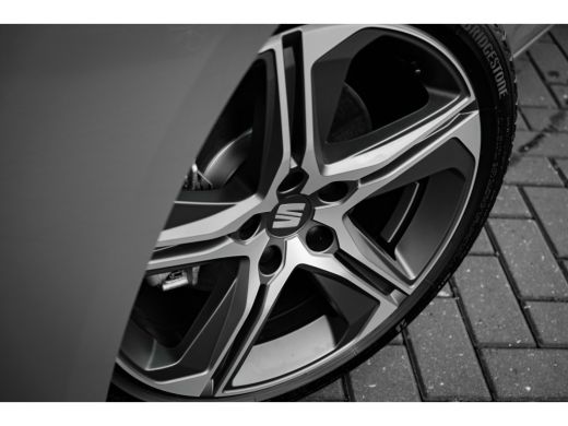 Seat Leon Sportstourer SEAT FR PHEV First Edition | Achteruitrijcamera | Automatisch dimmende binnenspiegel | Dakhemel u... ActivLease financial lease