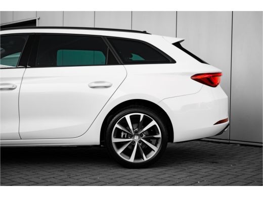 Seat Leon Sportstourer SEAT FR PHEV First Edition | Achteruitrijcamera | Automatisch dimmende binnenspiegel | Dakhemel u... ActivLease financial lease