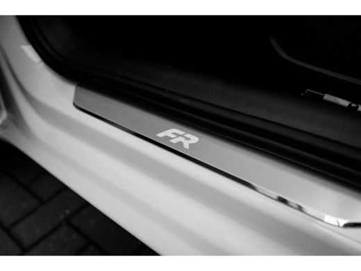 Seat Leon Sportstourer SEAT FR PHEV First Edition | Achteruitrijcamera | Automatisch dimmende binnenspiegel | Dakhemel u... ActivLease financial lease