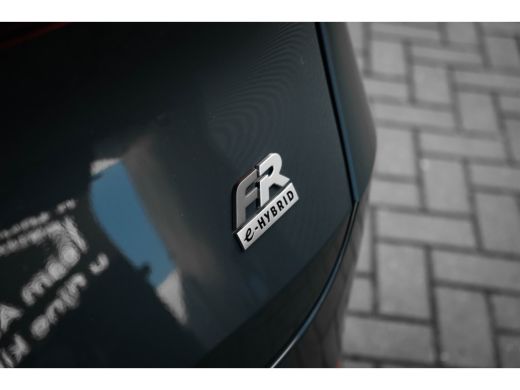 Seat Leon Sportstourer SEAT FR PHEV First Edition | Achteruitrijcamera | Automatisch dimmende binnenspiegel | Dakhemel u... ActivLease financial lease
