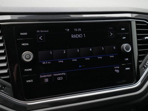 Volkswagen T-Roc 1.5 TSI 150pk DSG Sport R-Line Navigatie Trekhaak Clima Acc 288 ActivLease financial lease