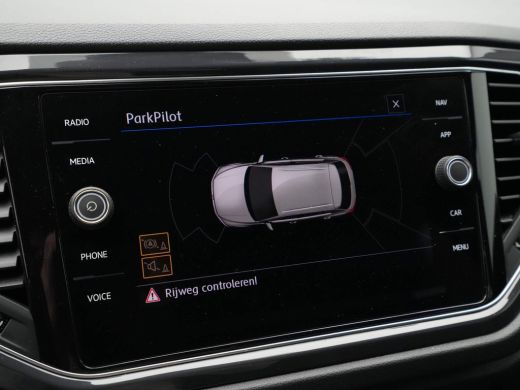 Volkswagen T-Roc 1.5 TSI 150pk DSG Sport R-Line Navigatie Trekhaak Clima Acc 288 ActivLease financial lease