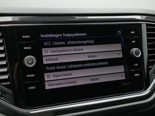Volkswagen T-Roc 1.5 TSI 150pk DSG Sport R-Line Navigatie Trekhaak Clima Acc 288 ActivLease financial lease