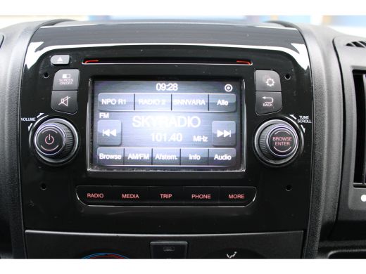 Peugeot Boxer 335 2.0 BlueHDI 165 PK EURO6 | GESLOTEN LAADBAK + DHOLLANDIA LAADKLEP | AIRCO ActivLease financial lease