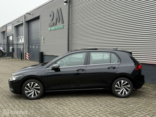 Volkswagen Golf 1.4 eHybrid Style PANORAMADAK, TREKHAAK ActivLease financial lease