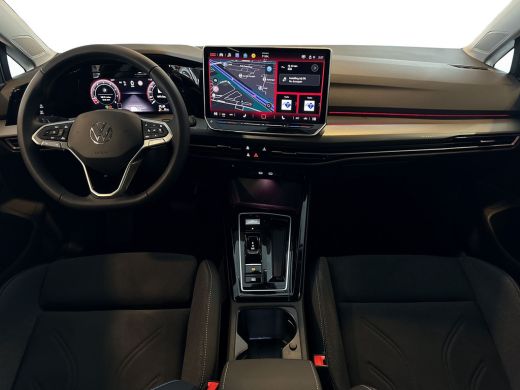 Volkswagen Golf 1.5 115pk eTSI Life Edition / Velgen 'Leeds', 18 inch lichtmetaal / Telefoon draadloos oplaadbaar... ActivLease financial lease