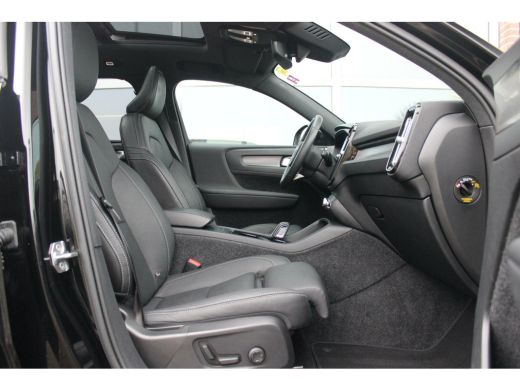 Volvo  XC40 Recharge P8 AWD R-Design | 1e eigenaar | NL auto | 408 pk | Dakraam | 19 inch | LED | DAB | Camera | Carplay | Stuur+voorruit verwarming | ➡️ ActivLease financial lease