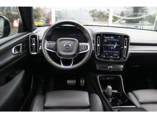 Volvo  XC40 Recharge P8 AWD R-Design | 1e eigenaar | NL auto | 408 pk | Dakraam | 19 inch | LED | DAB | Camera | Carplay | Stuur+voorruit verwarming | ➡️ ActivLease financial lease