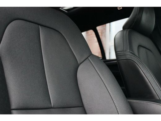 Volvo  XC40 Recharge P8 AWD R-Design | 1e eigenaar | NL auto | 408 pk | Dakraam | 19 inch | LED | DAB | Camera | Carplay | Stuur+voorruit verwarming | ➡️ ActivLease financial lease