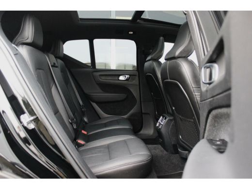 Volvo  XC40 Recharge P8 AWD R-Design | 1e eigenaar | NL auto | 408 pk | Dakraam | 19 inch | LED | DAB | Camera | Carplay | Stuur+voorruit verwarming | ➡️ ActivLease financial lease