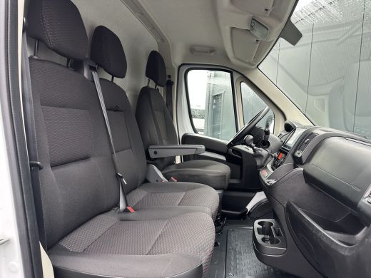 Opel Movano 2.2D 120 PK 3.5T E6 / L3H2 / !! 11.543 KM !! / IMPERIAAL / TREKHAAK / CAMERA / ECC / CRUISE / NAVI ActivLease financial lease