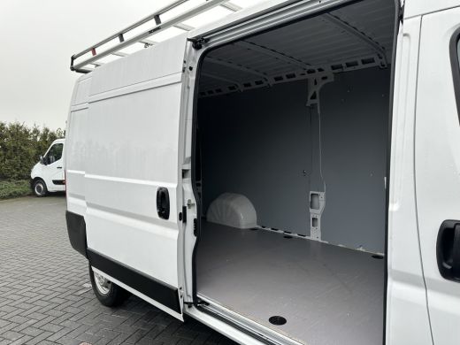 Opel Movano 2.2D 120 PK 3.5T E6 / L3H2 / !! 11.543 KM !! / IMPERIAAL / TREKHAAK / CAMERA / ECC / CRUISE / NAVI ActivLease financial lease