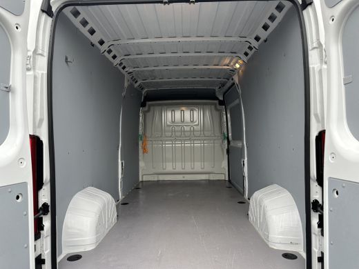 Opel Movano 2.2D 120 PK 3.5T E6 / L3H2 / !! 11.543 KM !! / IMPERIAAL / TREKHAAK / CAMERA / ECC / CRUISE / NAVI ActivLease financial lease