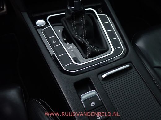 Volkswagen Arteon 2.0TSI R-LINE PANODAK/SPORTLEER/ACC/CAMERA/CARPLAY ActivLease financial lease