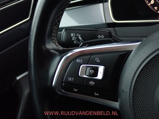 Volkswagen Arteon 2.0TSI R-LINE PANODAK/SPORTLEER/ACC/CAMERA/CARPLAY ActivLease financial lease