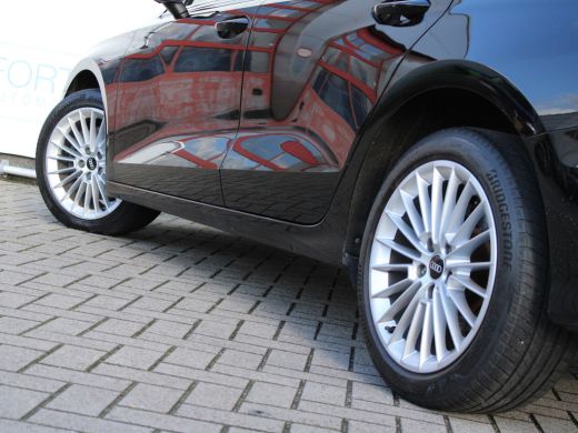 Audi A3 Limousine 30 TFSI Business edition NL AUTO | NIEUWE TYPE | VIRTUAL COCKPIT | VELGEN | AUTOMAAT | ActivLease financial lease