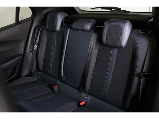 Peugeot 2008 1.2 PureTech Allure 100pk | Navi | Camera | Keyless | Parkeersensoren V + A | DAB | Cruise contro... ActivLease financial lease