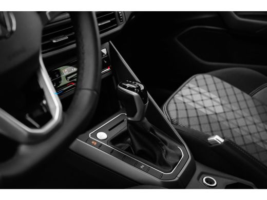 Volkswagen Taigo R-Line Edition Inclusief €2000,- inruilvoordeel | | Achterlichten LED | Afstandscontrolesysteem (... ActivLease financial lease