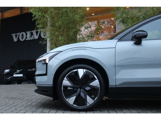 Volvo  EX30 Twin Motor Performance Ultra 428pk 69 kWh | Full Option! | 3,6 sec. 0-100 km/u! | Snelste Volvo o... ActivLease financial lease