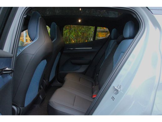 Volvo  EX30 Twin Motor Performance Ultra 428pk 69 kWh | Full Option! | 3,6 sec. 0-100 km/u! | Snelste Volvo o... ActivLease financial lease