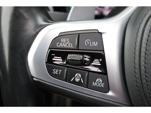 BMW 3-serie 330e High Executive M-Sport Pano / Adaptieve cruise / Laser / Elec stoelen / Trekhaak / Dode hoek / ActivLease financial lease