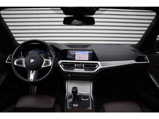 BMW 3-serie 330e High Executive M-Sport Pano / Adaptieve cruise / Laser / Elec stoelen / Trekhaak / Dode hoek / ActivLease financial lease