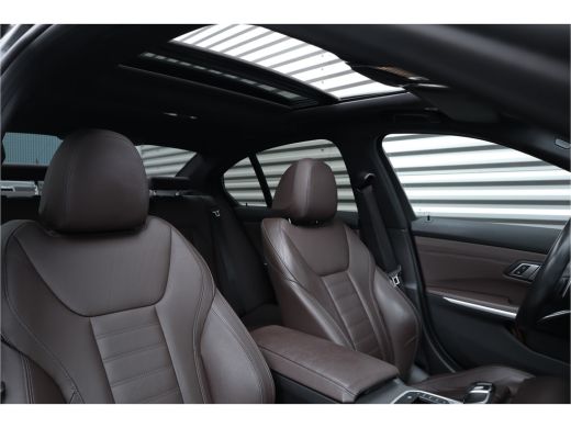 BMW 3-serie 330e High Executive M-Sport Pano / Adaptieve cruise / Laser / Elec stoelen / Trekhaak / Dode hoek / ActivLease financial lease