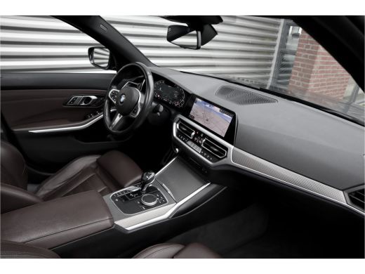 BMW 3-serie 330e High Executive M-Sport Pano / Adaptieve cruise / Laser / Elec stoelen / Trekhaak / Dode hoek / ActivLease financial lease