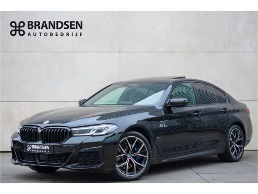 BMW 5 Serie 530e High Executive M-sport PANO ACC Laser-LED Trekhaak Softclose 19" Keyless
