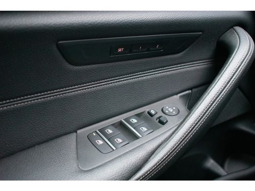 BMW 5 Serie 530e High Executive M-sport PANO ACC Laser-LED Trekhaak Softclose 19" Keyless ActivLease financial lease