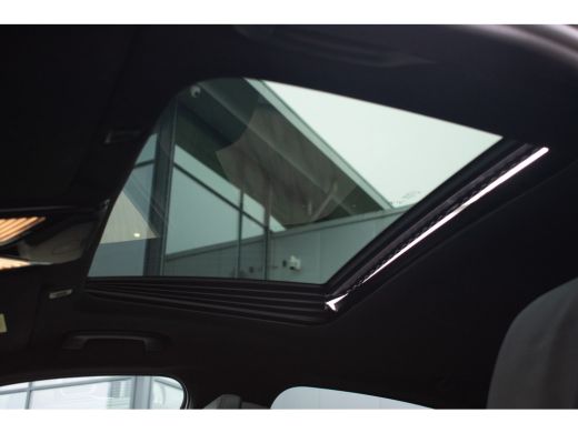 BMW 5 Serie 530e High Executive M-sport PANO ACC Laser-LED Trekhaak Softclose 19" Keyless ActivLease financial lease