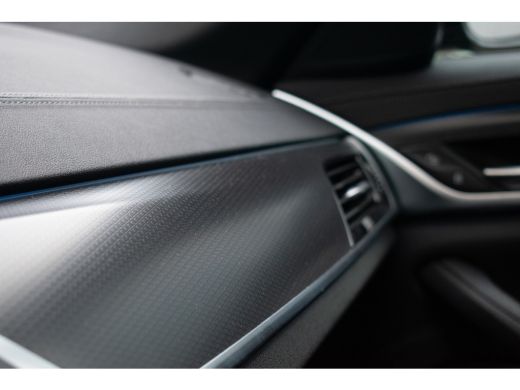 BMW 5 Serie 530e High Executive M-sport PANO ACC Laser-LED Trekhaak Softclose 19" Keyless ActivLease financial lease