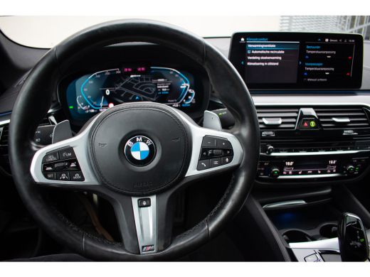 BMW 5 Serie 530e High Executive M-sport PANO ACC Laser-LED Trekhaak Softclose 19" Keyless ActivLease financial lease