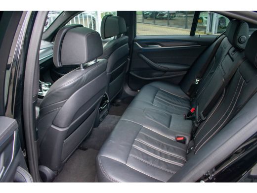 BMW 5 Serie 530e High Executive M-sport PANO ACC Laser-LED Trekhaak Softclose 19" Keyless ActivLease financial lease