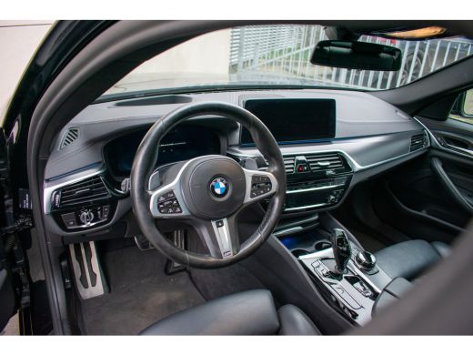 BMW 5 Serie 530e High Executive M-sport PANO ACC Laser-LED Trekhaak Softclose 19" Keyless ActivLease financial lease