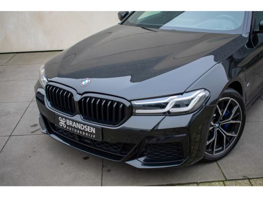 BMW 5 Serie 530e High Executive M-sport PANO ACC Laser-LED Trekhaak Softclose 19" Keyless ActivLease financial lease