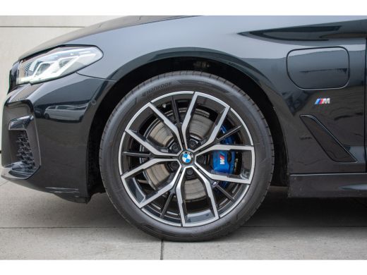 BMW 5 Serie 530e High Executive M-sport PANO ACC Laser-LED Trekhaak Softclose 19" Keyless ActivLease financial lease
