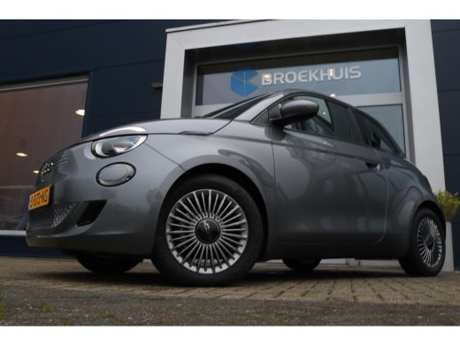 Fiat 500 Fiat Icon 24 kWh | Navigatie | Lichtmetalen velgen 16" | Navigatiesysteem full map ActivLease financial lease