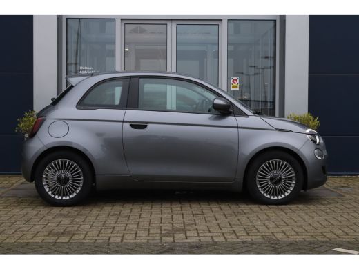 Fiat 500 Fiat Icon 24 kWh | Navigatie | Lichtmetalen velgen 16" | Navigatiesysteem full map ActivLease financial lease