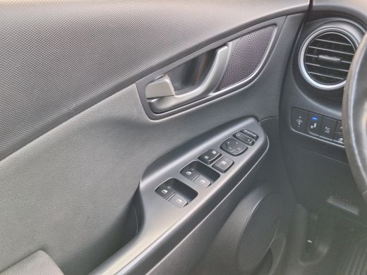 Hyundai KONA EV Premium 64 kWh | Climate control | Lederen bekleding | Navigatiesysteem | Stoelverkoeling/verw... ActivLease financial lease