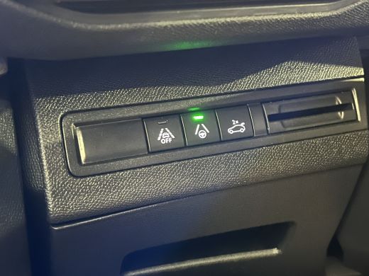 Peugeot 5008 Peugeot 1.2 PureTech GT AUTOMAAT! | Black Pack | 7 Persoons | Leder\Stof | Adaptieve Cruise | Nav... ActivLease financial lease