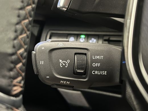 Peugeot 5008 Peugeot 1.2 PureTech GT AUTOMAAT! | Black Pack | 7 Persoons | Leder\Stof | Adaptieve Cruise | Nav... ActivLease financial lease