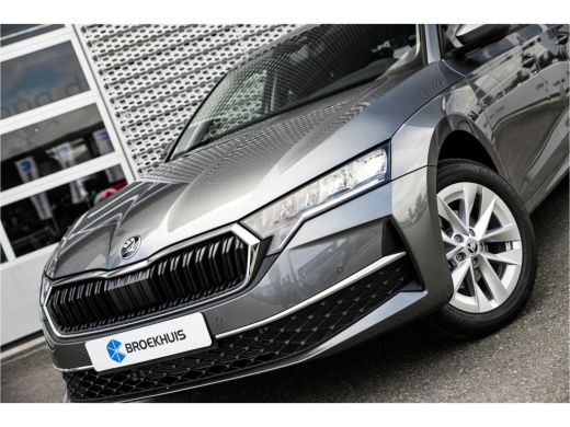 Skoda Octavia Hatchback ŠKODA | Achteruitrijcamera | Chromen grille | Cruise control met speedlimiter ActivLease financial lease