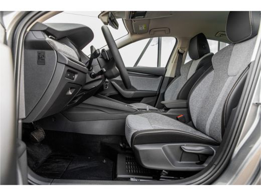 Skoda Octavia Hatchback ŠKODA | Achteruitrijcamera | Chromen grille | Cruise control met speedlimiter ActivLease financial lease