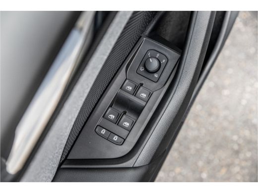 Skoda Octavia Hatchback ŠKODA | Achteruitrijcamera | Chromen grille | Cruise control met speedlimiter ActivLease financial lease