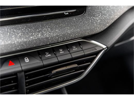 Skoda Octavia Hatchback ŠKODA | Achteruitrijcamera | Chromen grille | Cruise control met speedlimiter ActivLease financial lease