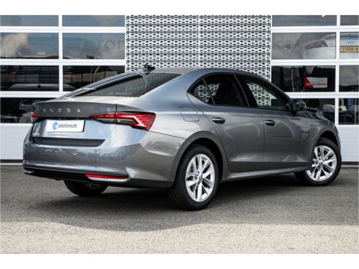 Skoda Octavia Hatchback ŠKODA | Achteruitrijcamera | Chromen grille | Cruise control met speedlimiter ActivLease financial lease