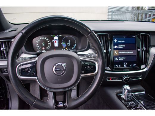 Volvo  V60 2.0 T8 Twin Engine AWD R-Design Pano ACC Leer Camera Keyless Trekhaak ActivLease financial lease